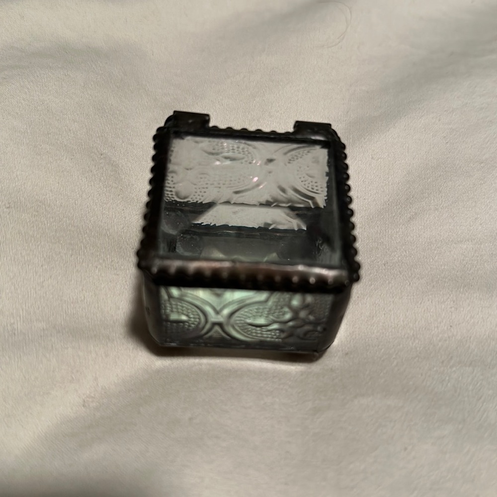 Glass ring box